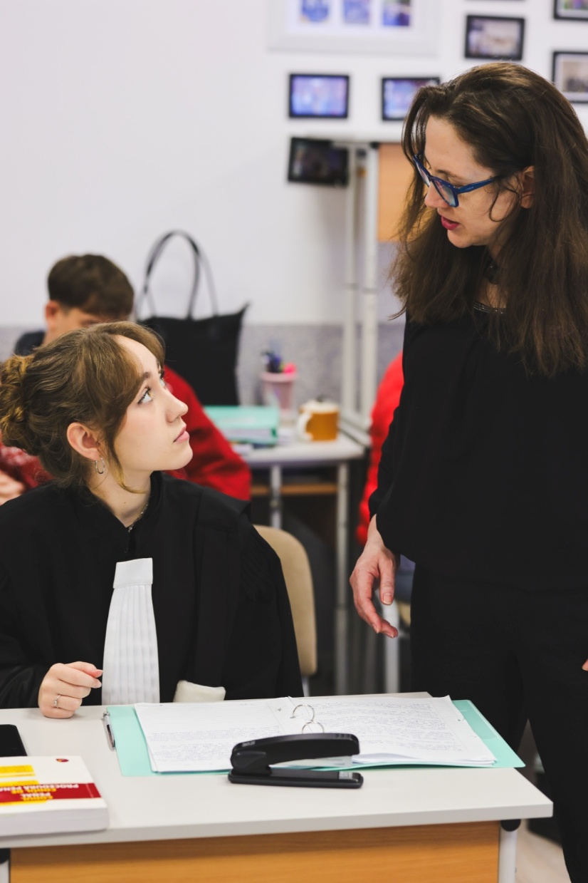 Imagine Educație prin activități practice – proces penal simulat realizat cu elevi de la Liceul Româno-Finlandez din București